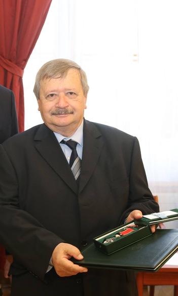 Rangos litván állami kitüntetésben részesült Zoltán András professzor